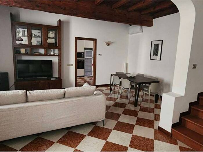 Appartamento con 5 locali in affitto in Centro, Mantova