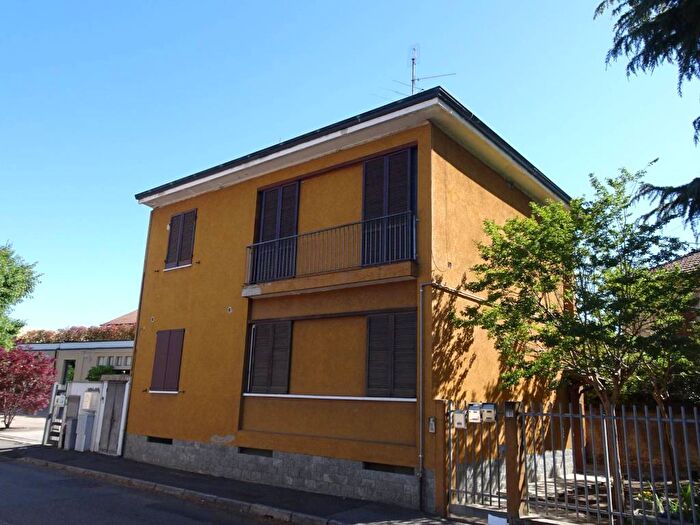 Appartamento trilocale in affitto in Via Antonio Canova, San Martino Ghisolfa, Rho