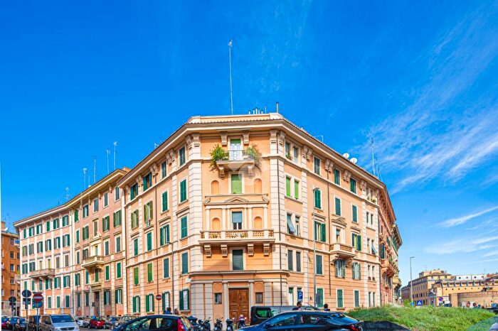 Appartamento trilocale in vendita in Via Alessandro III, Roma