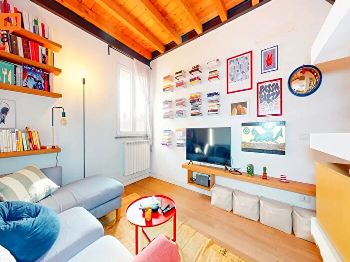 Appartamento trilocale in vendita in Via Crespi, Milano