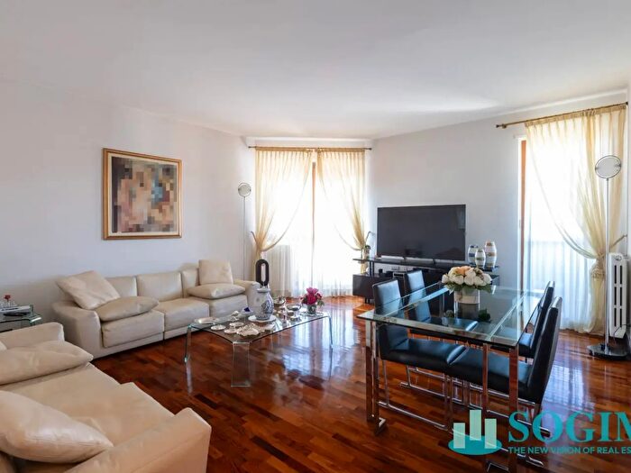 Appartamento con 5 locali in vendita in Via Ambrosini, Monza