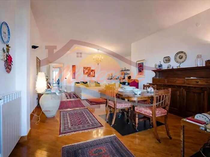 Appartamento con 10 locali in vendita in Viale Scala Greca, Siracusa