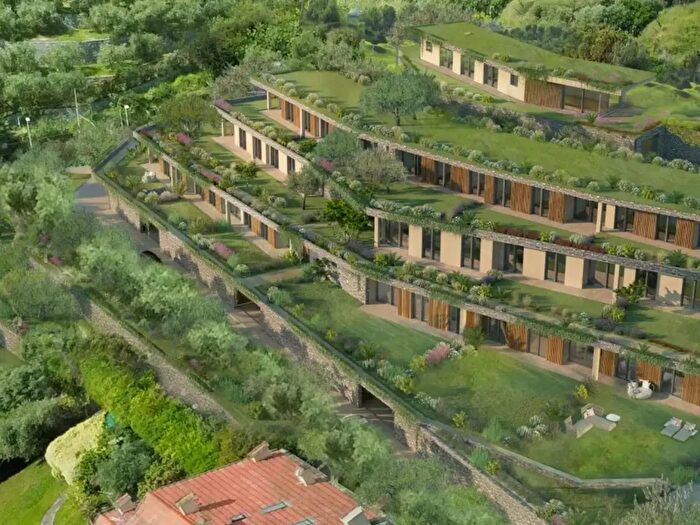 Appartamento quadrilocale in vendita in Via Cadana, Finale Ligure