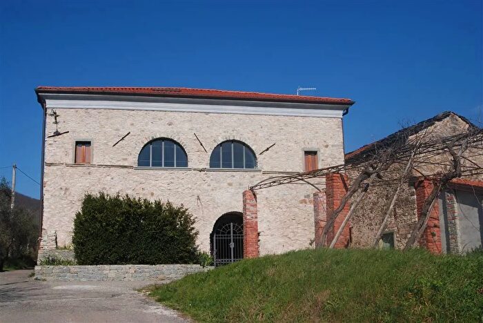 Casa con 12 locali in vendita in Costa Paradiso, Pontremoli