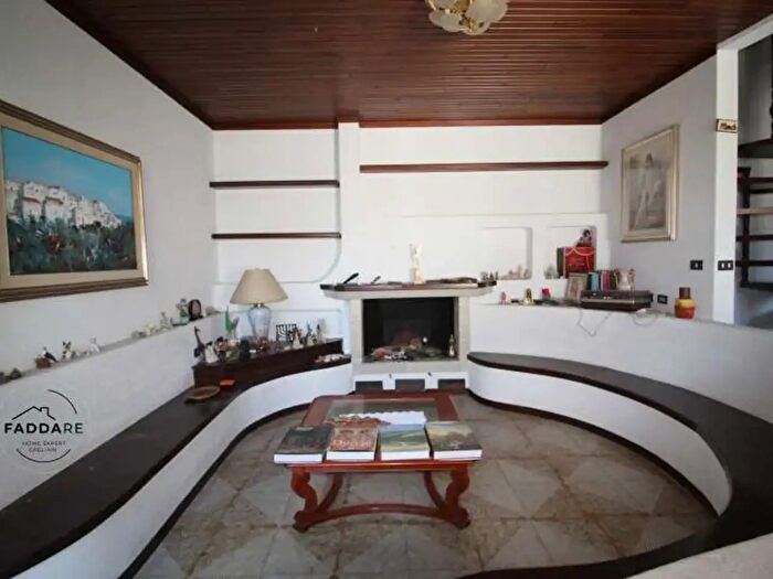 Casa con 13 locali in vendita in Via Calasetta, Quartucciu
