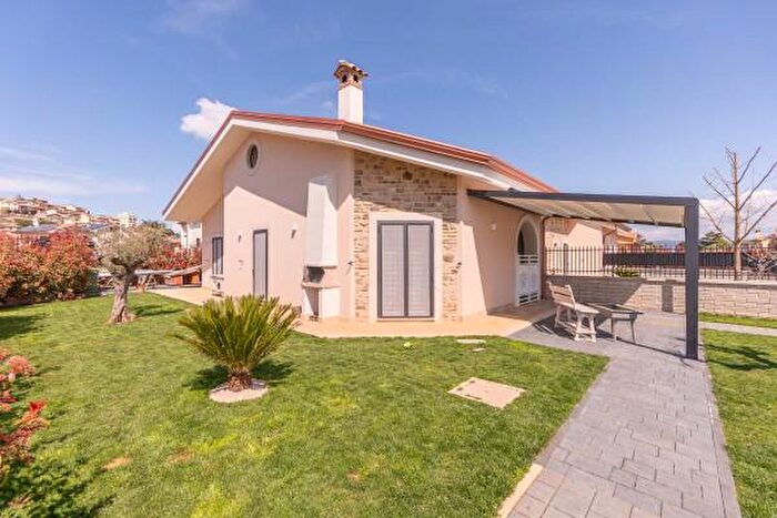 Casa con 5 locali in vendita in Via Pian Quintino, Colonna