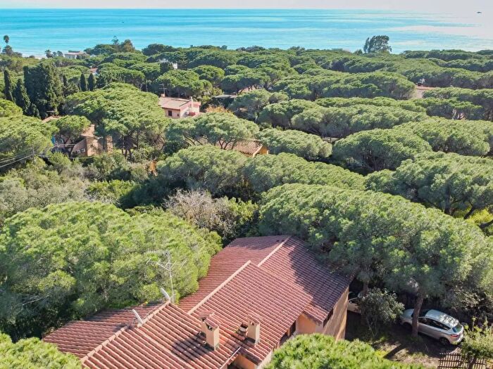 Appartamento trilocale in vendita in Comunione Viale delle Sirene, Pula