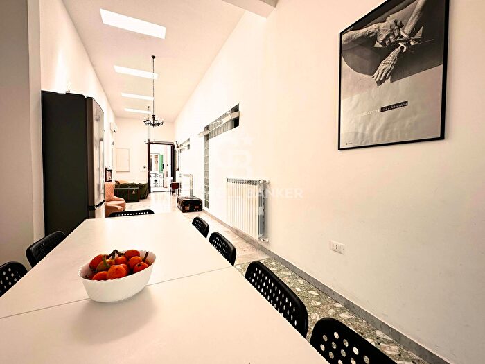 Casa con 9 locali in vendita in Via Giulio Cesare, Sava