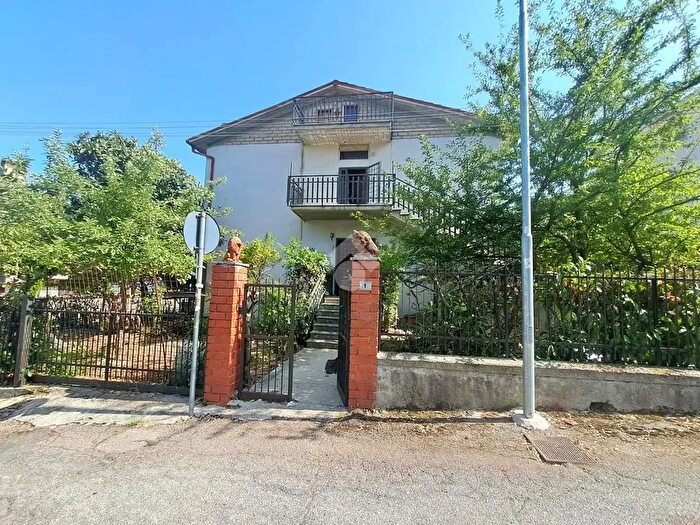 Appartamento trilocale in vendita in Via l Ariosto, Rignano Flaminio