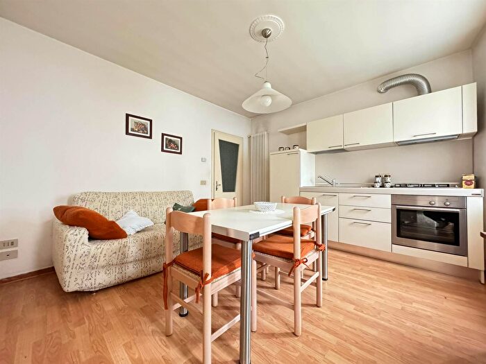 Appartamento con 8 locali in vendita in Via Cremenzi, Valdagno