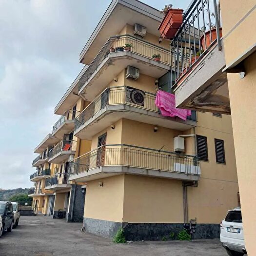 Appartamento con 6 locali in vendita in Aci Catena