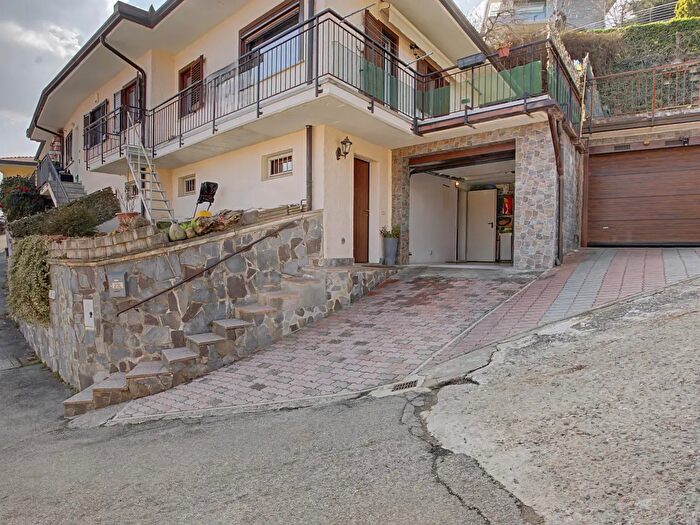 Casa con 8 locali in vendita in Via Viconago l, Cadegliano Viconago