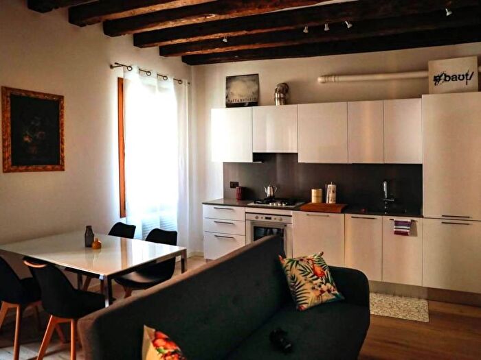 Appartamento bilocale in affitto in Ramo SantAgostin, San Polo, Venezia