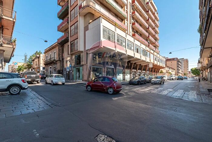 Appartamento con 6 locali in vendita in Via Giovanni Battista Nicolosi, Paterno