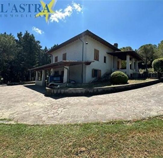 Casa con 6 locali in vendita in Montelupo Fiorentino