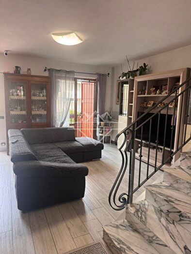 Casa con 8 locali in vendita in Carrara