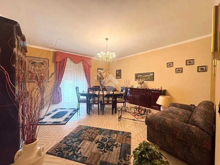 Appartamento trilocale in vendita in Via San Martino, Palermo