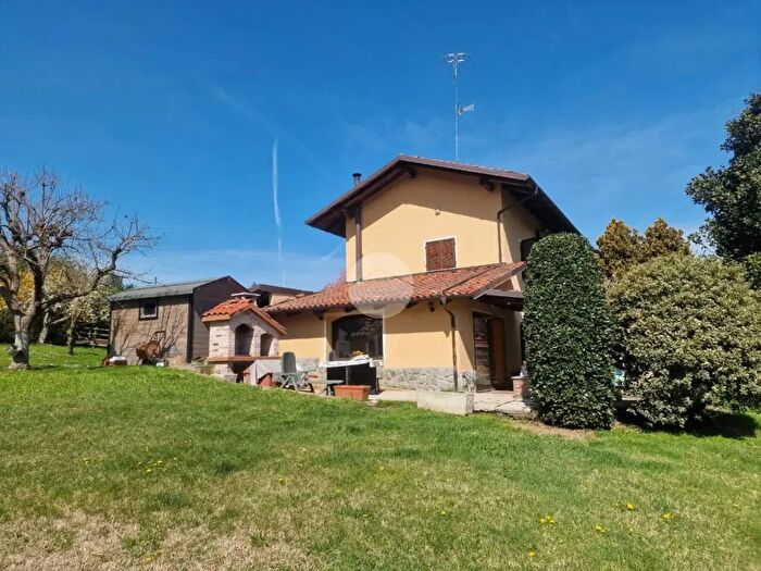 Casa quadrilocale in vendita in Str Madonna di Fey, Bra