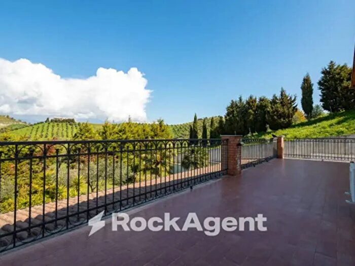 Casa con 6 locali in vendita in Via Giuseppe Rito, Catanzaro