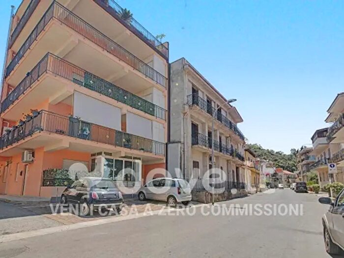 Appartamento trilocale in vendita in Via Consolare Antica, Capo D'Orlando