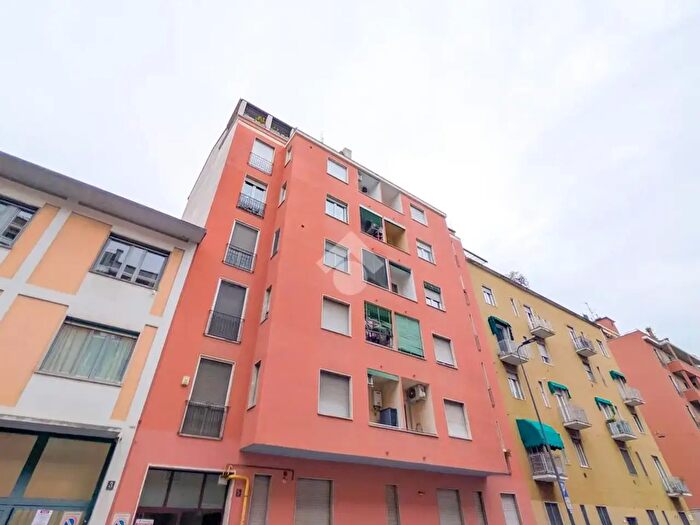 Appartamento quadrilocale in vendita in Via Sebino, Milano