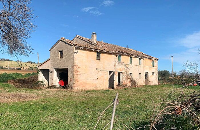 Casa con 10 locali in vendita in Via Vallememoria, Recanati