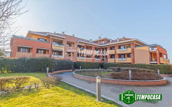 Appartamento trilocale in vendita in Via Don Carlo Rizzi, Vermezzo con Zelo