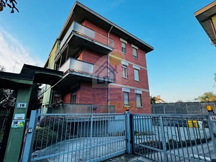 Appartamento trilocale in vendita in Via Belgiardino, Cremona