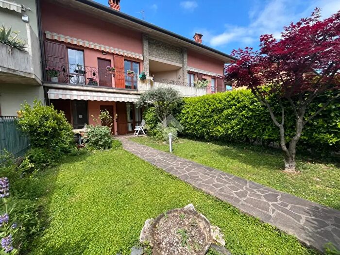 Appartamento trilocale in vendita in Via Monte Aga, Seriate