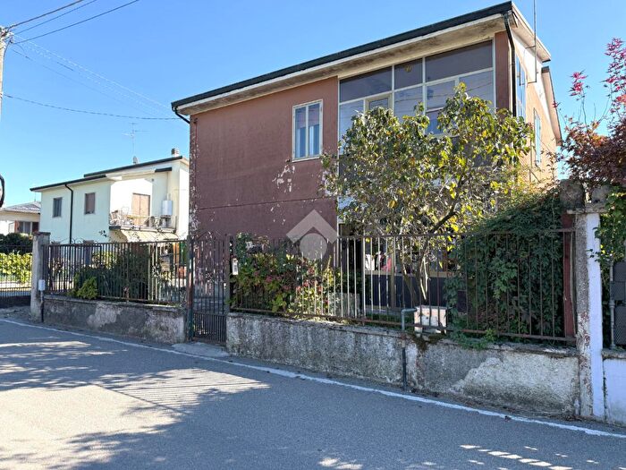 Casa con 6 locali in vendita in Via Molino, Casaletto Vaprio