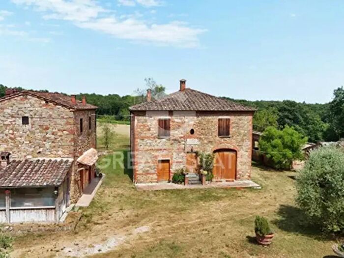 Casa con 6 locali in vendita in Via Fonte Becci, Lucignano