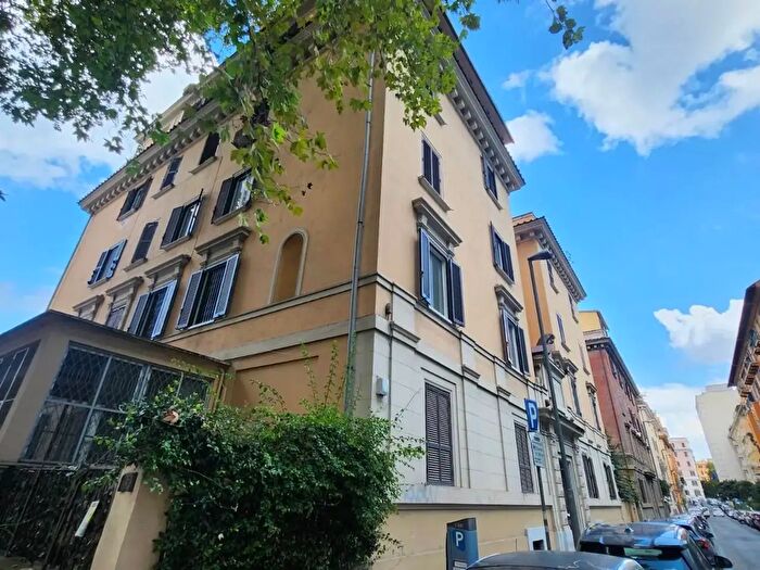 Appartamento con 5 locali in affitto in Via Arno, Roma