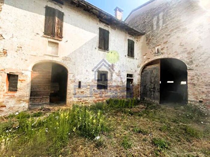 Casa con 6 locali in vendita in Via Europa, Redondesco