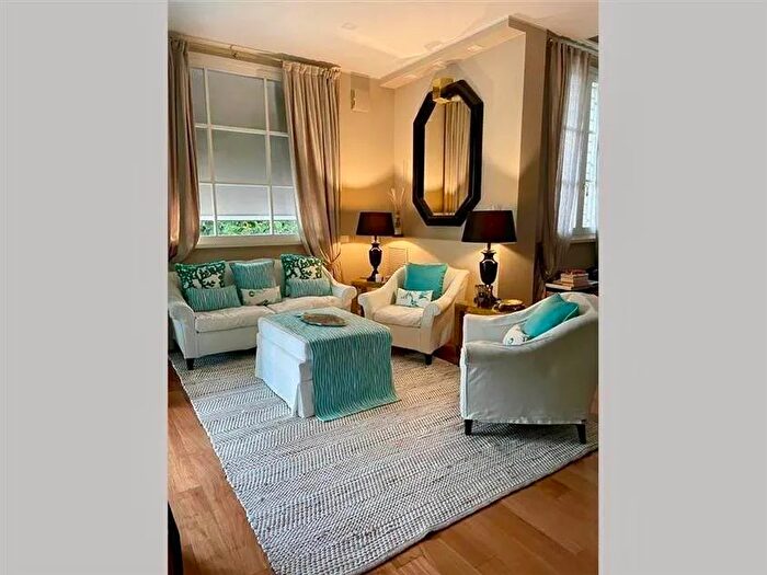 Casa con 10 locali in vendita in Forte Dei Marmi