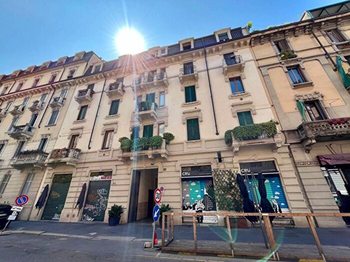 Appartamento bilocale in affitto in Via Ugo Bassi, Isola, Milano