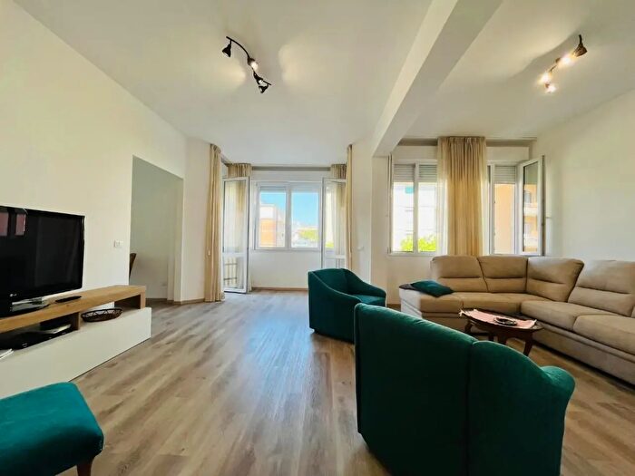 Appartamento con 5 locali in vendita in Viareggio