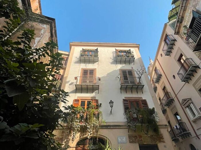Appartamento trilocale in affitto in Piazza del Ponticello, Cassaro, Palermo