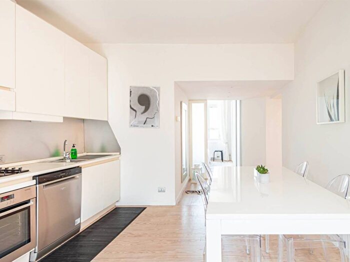 Appartamento bilocale in affitto in Via Pietro Maroncelli, Garibaldi Corso Como, Milano