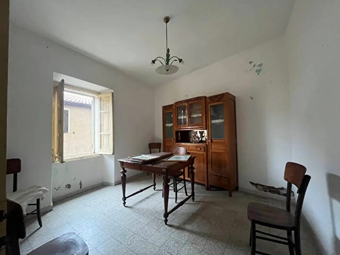 Casa con 5 locali in vendita in Via XX Settembre, Tonara
