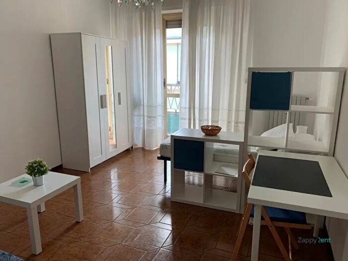 Appartamento trilocale in affitto in Via Rutilia, Milano