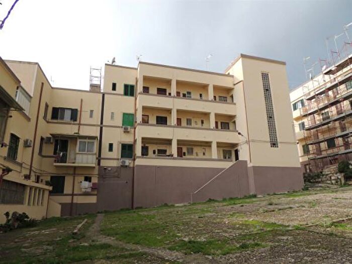 Appartamento bilocale in vendita in Via Roccaguelfonia, Messina