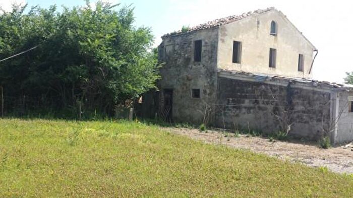 Casa con 6 locali in vendita in Piazza del Comune, Poggio San Marcello