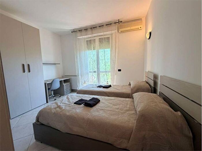 Appartamento quadrilocale in affitto in Via dei Mille, Borgo Alto, Pavia