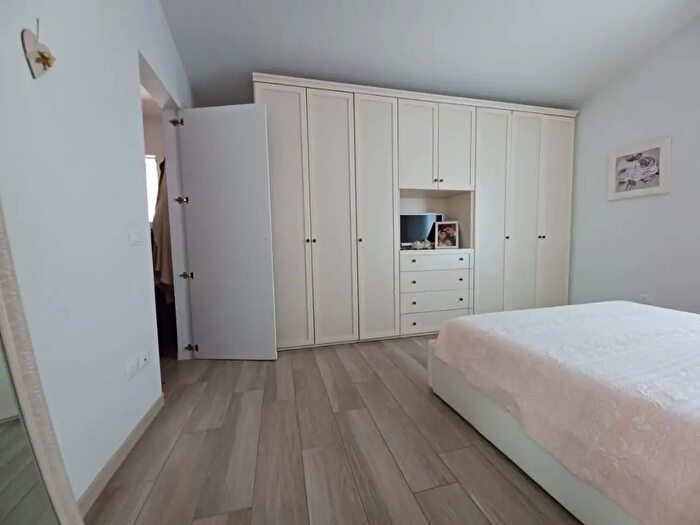 Appartamento bilocale in affitto in Capraia E Limite