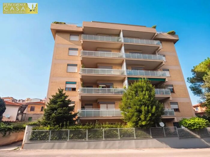 Appartamento quadrilocale in vendita in Via Diaz, Teramo