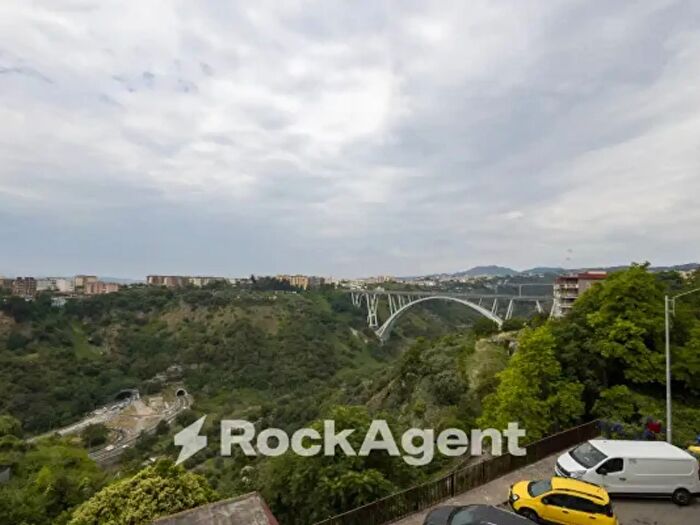 Appartamento con 5 locali in vendita in Via Carlo V, Catanzaro