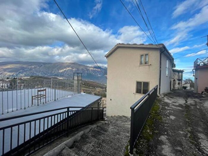 Casa con 5 locali in vendita in Via delle Coste, Torricella Peligna