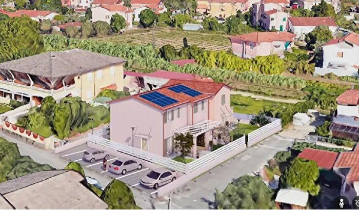 Casa con 5 locali in vendita in Via Salicello, Castelnuovo Magra