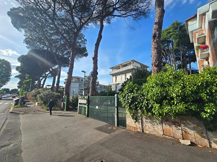 Appartamento trilocale in affitto in Via Cassia, Roma