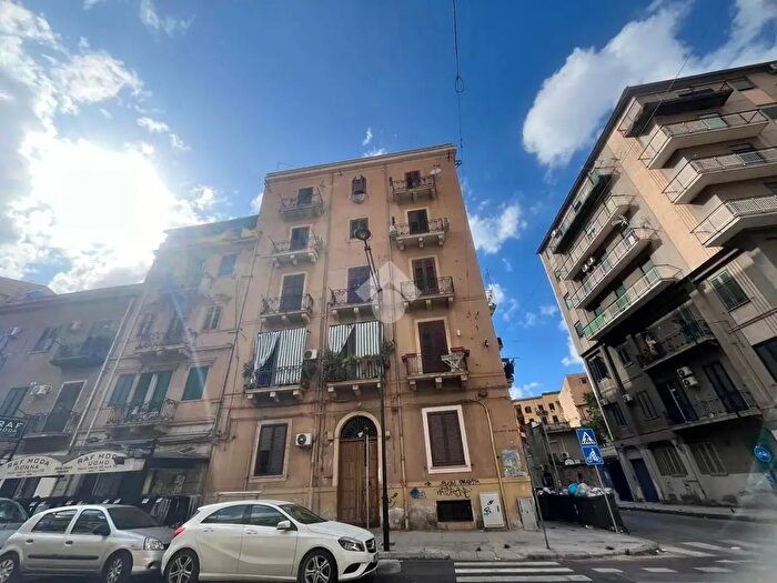 Appartamento quadrilocale in vendita in Via Salamone Marino Salvatore, Palermo